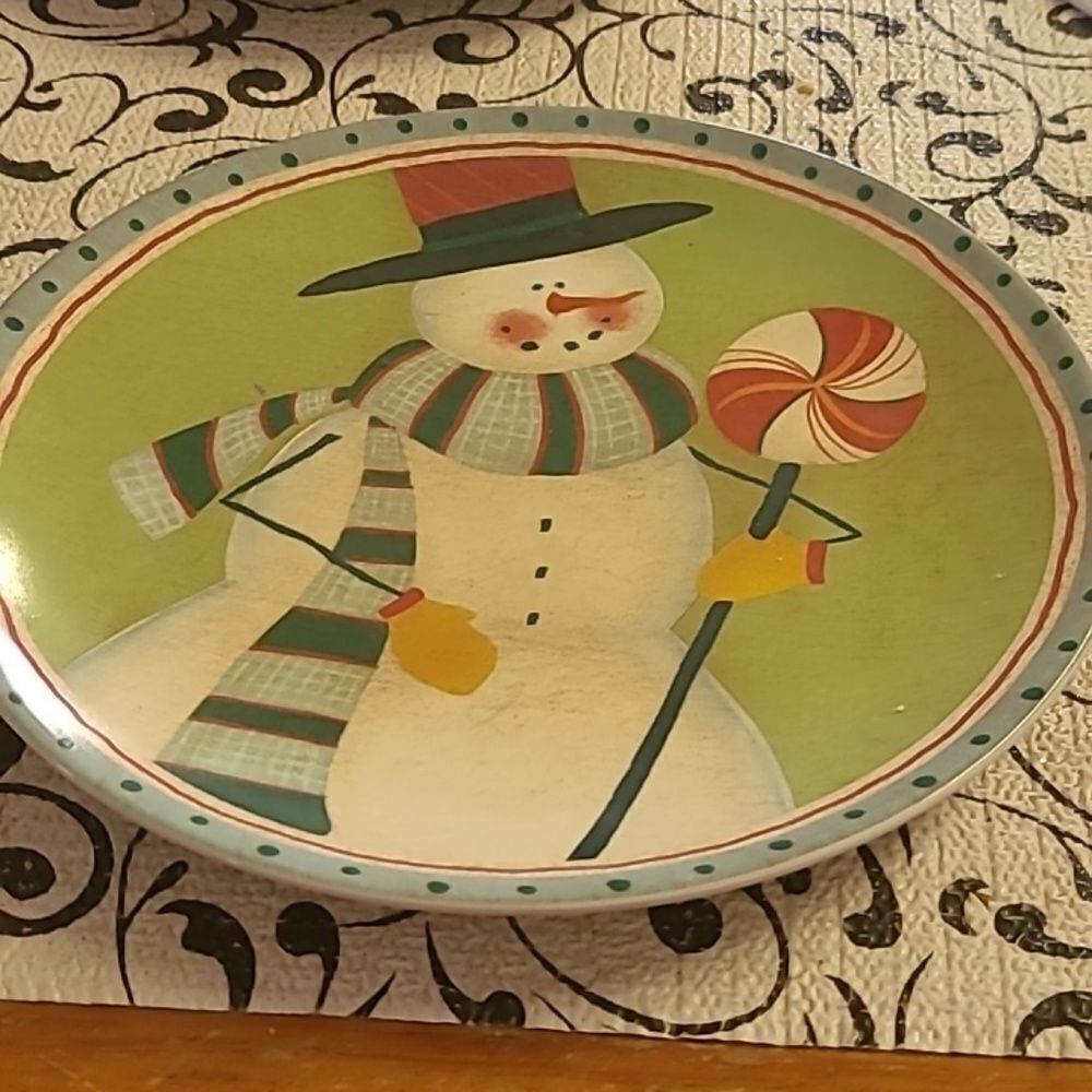 Oneida Frosty Friends Plates - Picture 6 of 11